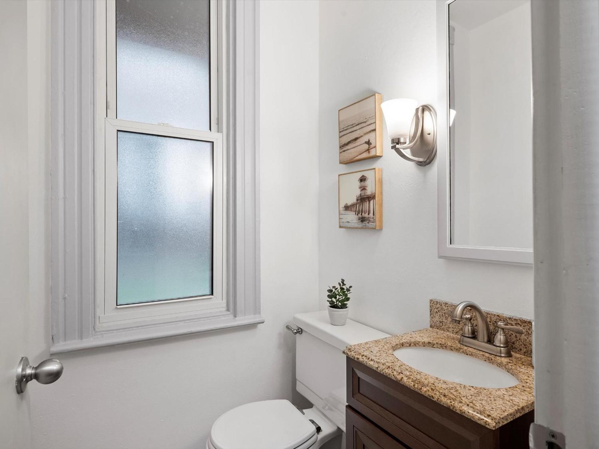 Oakland, !a Modern And Stylish Private Bedroom With Shared Bathroom