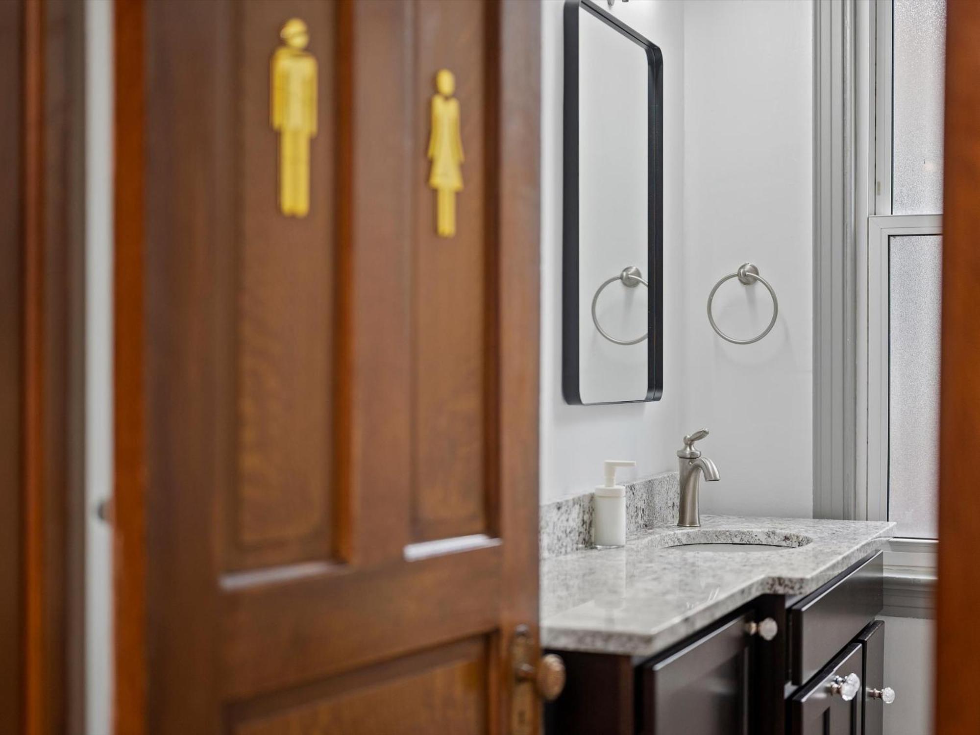 Homestay Oakland, !a Modern And Stylish Private Bedroom With Shared Bathroom