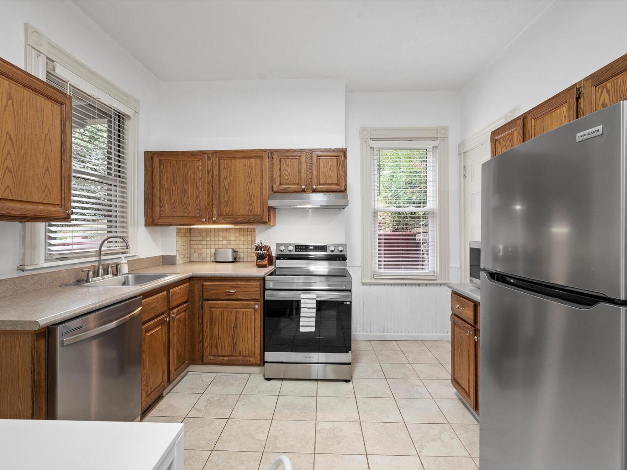 Oakland, !a Modern And Stylish Private Bedroom With Shared Bathroom Pittsburgh