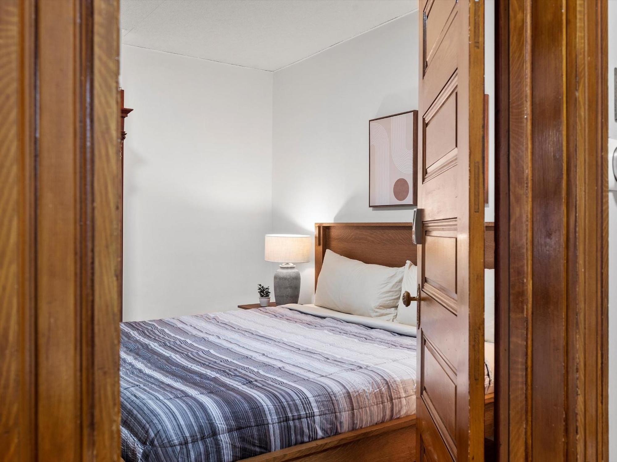 Oakland, !a Modern And Stylish Private Bedroom With Shared Bathroom *